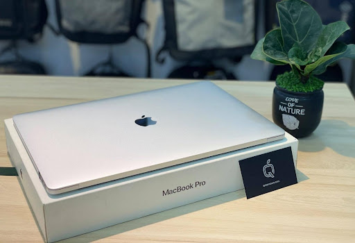 MacBook Pro M1 2020 là sản phẩm đáng mua với cấu hình mạnh và ngoại hình đẹp.