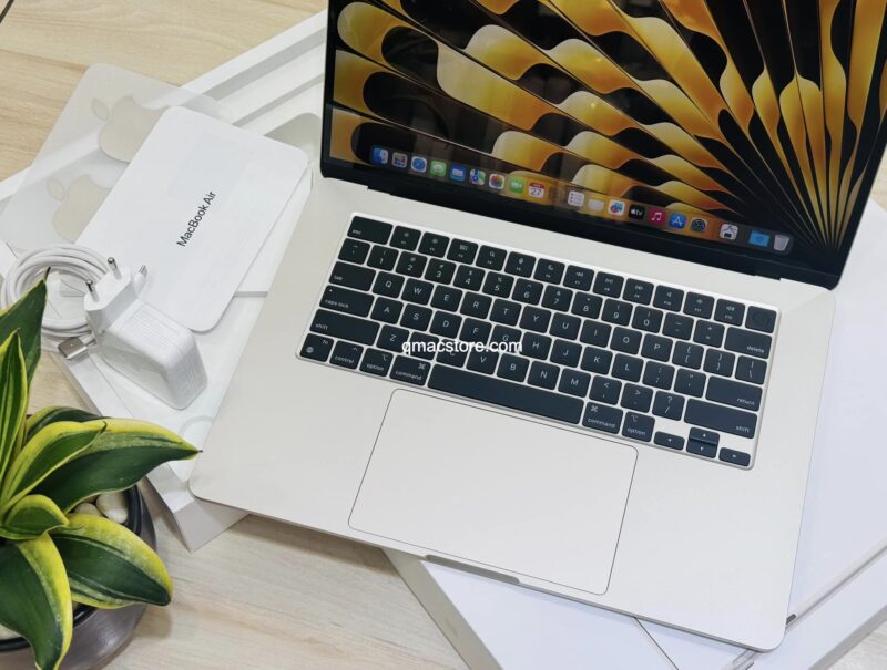 MacBook Air 15 inch 2023 M2 phiên bản màu starlight.