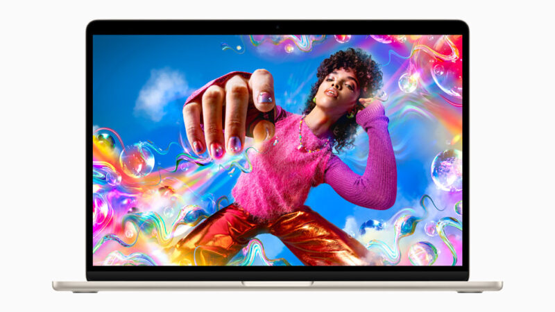 MacBook Air mới sở hữu màn hình Liquid Retina rộng, độ phân giải cao với kích thước 15,3 inch — lớn hơn 25% so với MacBook Air 13 inch trang bị chip M2.